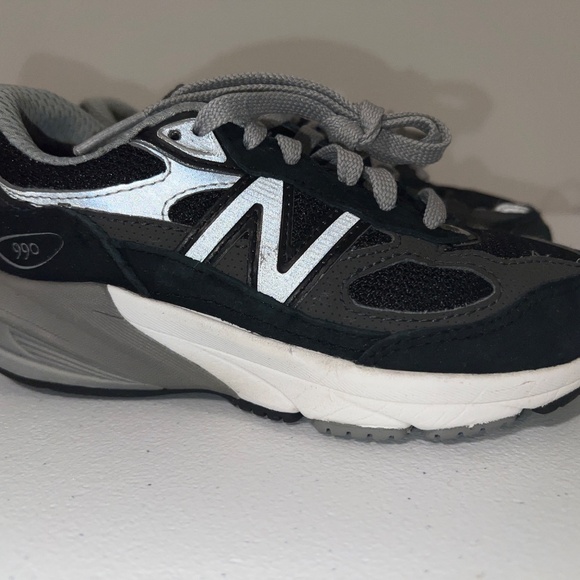 Kids Shoes - Picture 2 of 4